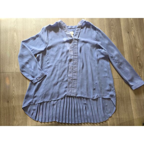 Chicos Periwinkle Blue Pleated Back Blouse Tenni Sequin Trim Size 2 L - Picture 4 of 7